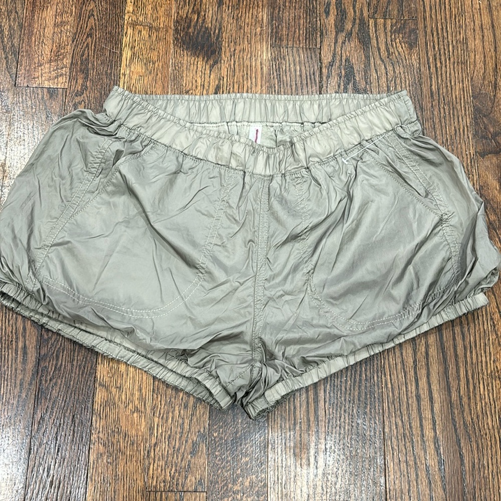 FP Movement green sunshine bubble hem shorts size S